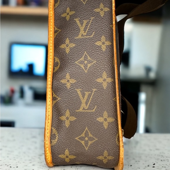 Authentic LOUIS VUITTON Bosphore Messenger Crossbody PM. - Picture 6 of 16